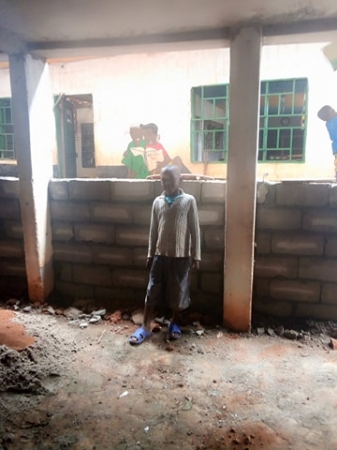 Construction d'une salle sous le préau